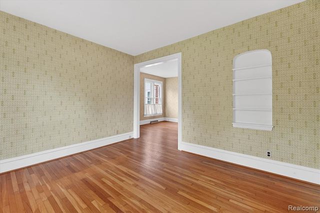 516 W Washington Street, Howell, MI 48843