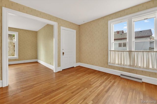516 W Washington Street, Howell, MI 48843