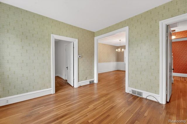 516 W Washington Street, Howell, MI 48843
