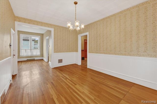 516 W Washington Street, Howell, MI 48843