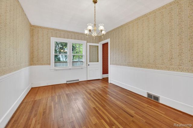 516 W Washington Street, Howell, MI 48843
