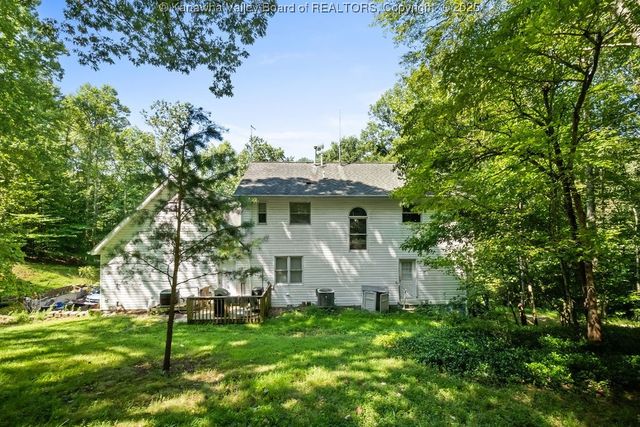 345 Meda Lane, Elkview, WV 25071