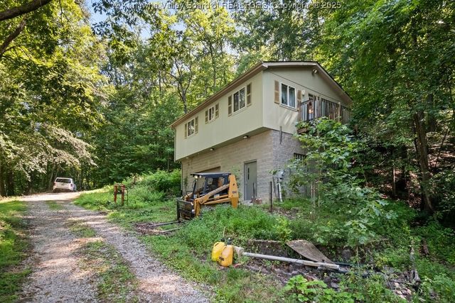 345 Meda Lane, Elkview, WV 25071