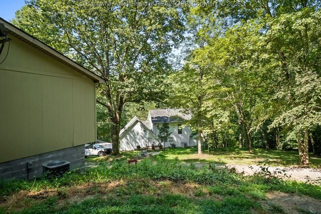 345 Meda Lane, Elkview, WV 25071