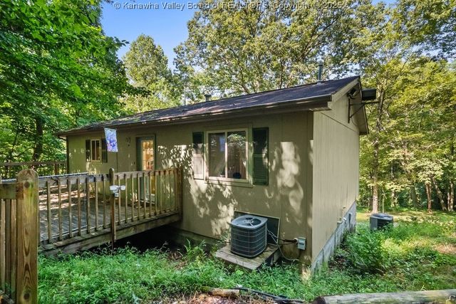 345 Meda Lane, Elkview, WV 25071