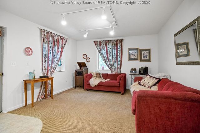 345 Meda Lane, Elkview, WV 25071