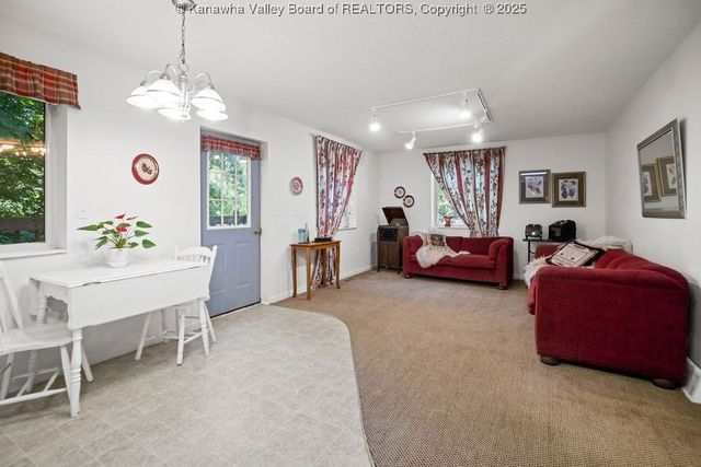 345 Meda Lane, Elkview, WV 25071