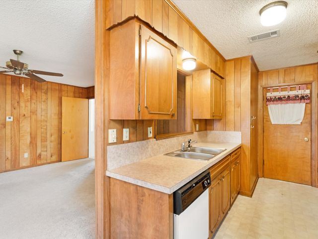 108 W Cunningham Street, Bonham, TX 75418
