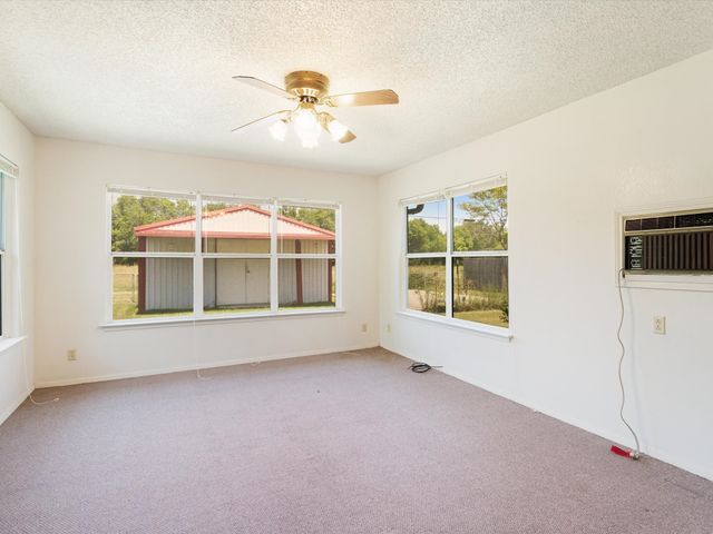 108 W Cunningham Street, Bonham, TX 75418