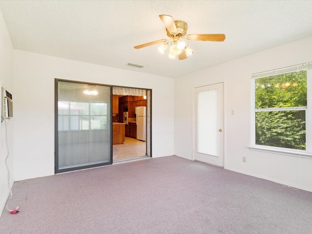108 W Cunningham Street, Bonham, TX 75418