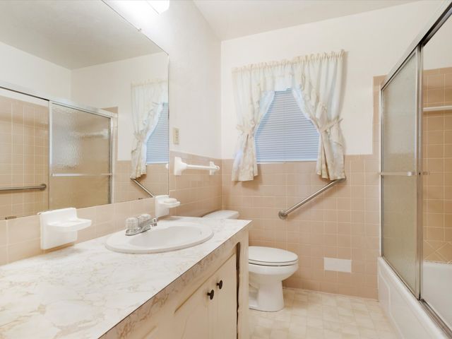 108 W Cunningham Street, Bonham, TX 75418