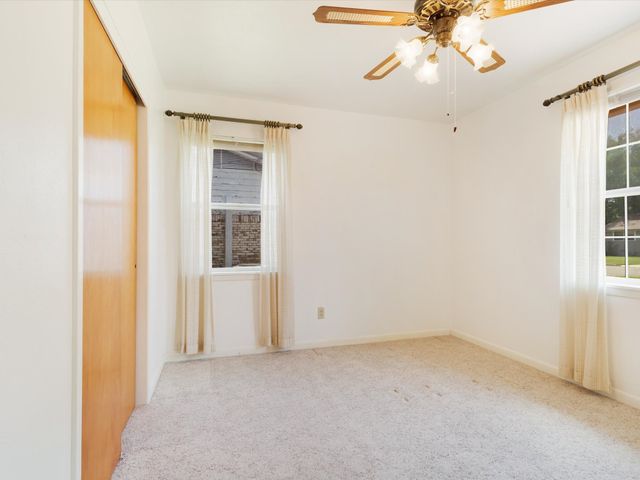 108 W Cunningham Street, Bonham, TX 75418
