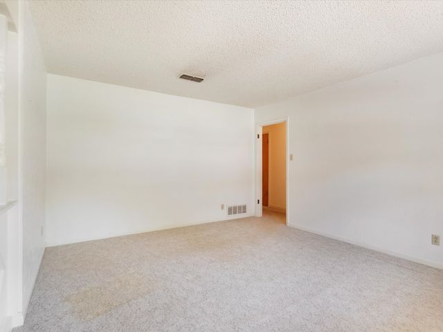 108 W Cunningham Street, Bonham, TX 75418