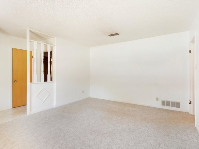 108 W Cunningham Street, Bonham, TX 75418