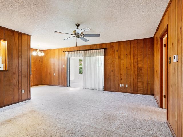 108 W Cunningham Street, Bonham, TX 75418