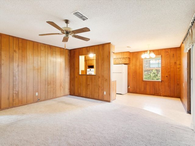 108 W Cunningham Street, Bonham, TX 75418