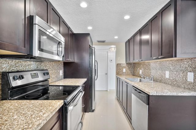 3860 NE 170th St 205, North Miami Beach, FL 33160