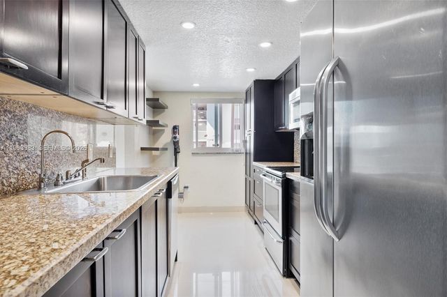 3860 NE 170th St 205, North Miami Beach, FL 33160