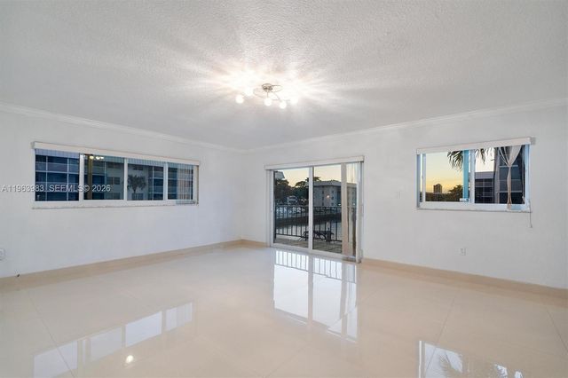 3860 NE 170th St 205, North Miami Beach, FL 33160