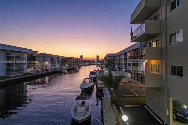 3860 NE 170th St 205, North Miami Beach, FL 33160