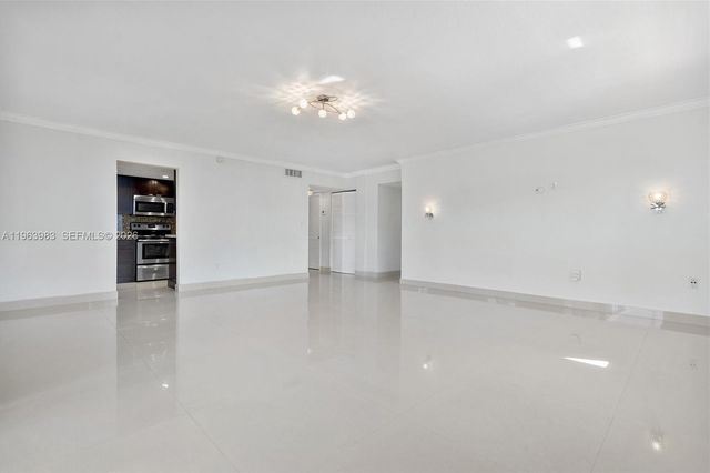 3860 NE 170th St 205, North Miami Beach, FL 33160