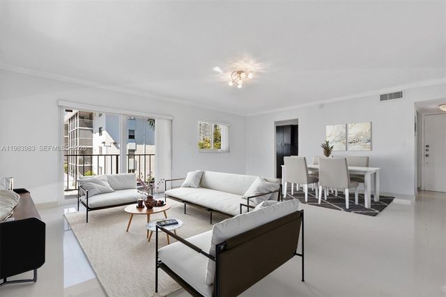 3860 NE 170th St 205, North Miami Beach, FL 33160