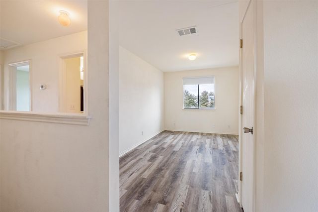 104 Pond WAY, Hutto, TX 78634