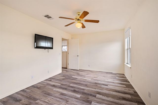 104 Pond WAY, Hutto, TX 78634