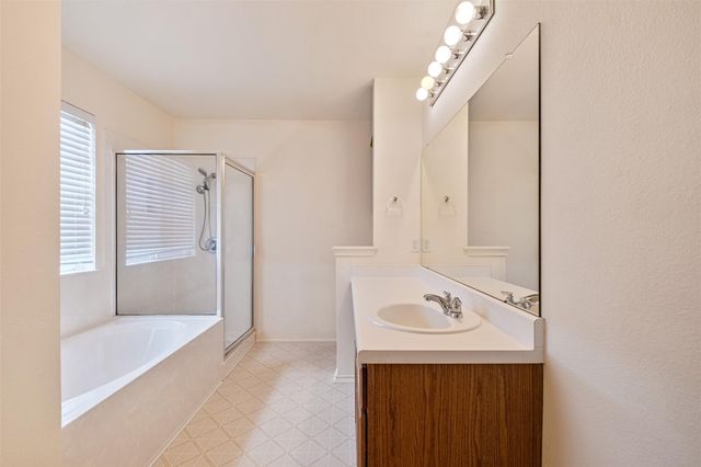 104 Pond WAY, Hutto, TX 78634