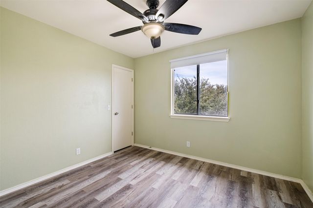 104 Pond WAY, Hutto, TX 78634