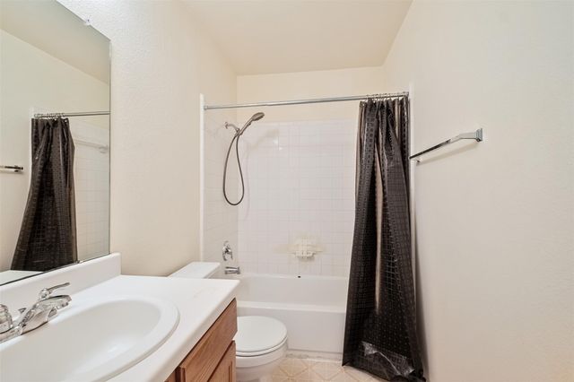 104 Pond WAY, Hutto, TX 78634