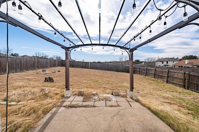 104 Pond WAY, Hutto, TX 78634