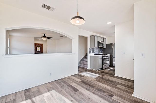 104 Pond WAY, Hutto, TX 78634