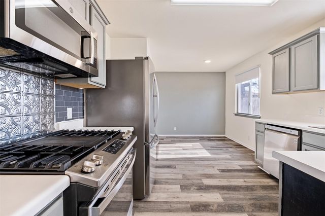 104 Pond WAY, Hutto, TX 78634