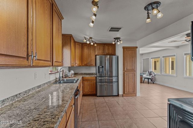 46623 N GRAND Avenue, Morristown, AZ 85342