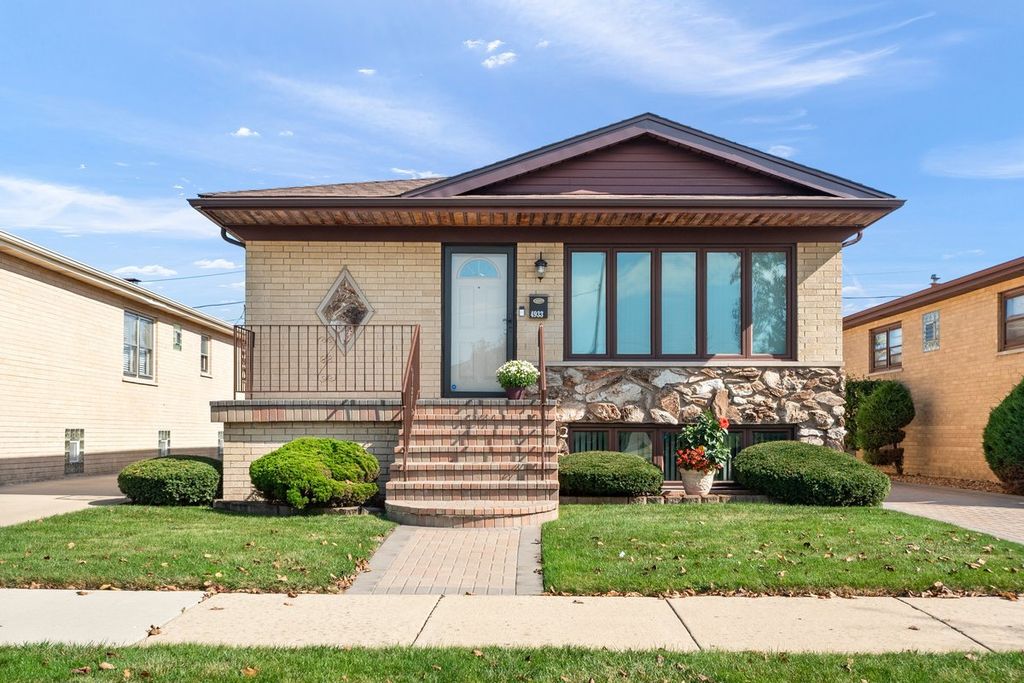 4933 N Sayre Avenue, Chicago, IL 60656 — photo 2