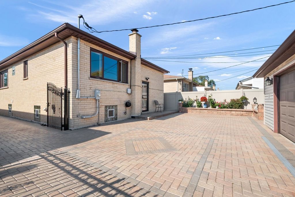 4933 N Sayre Avenue, Chicago, IL 60656 — photo 3
