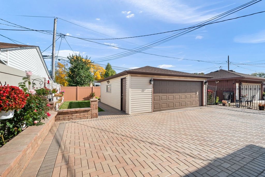 4933 N Sayre Avenue, Chicago, IL 60656 — photo 4