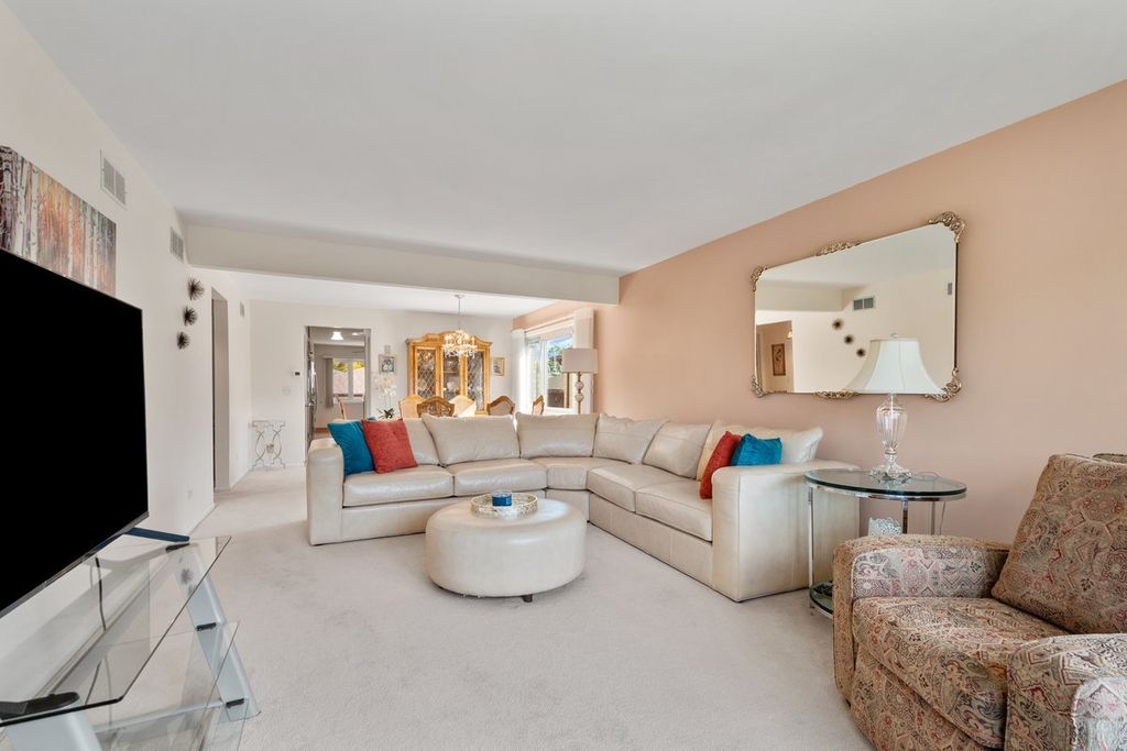 4933 N Sayre Avenue, Chicago, IL 60656 — photo 5