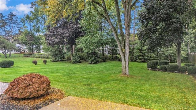 2710 Timberwyck Trail Drive, Troy, MI 48098