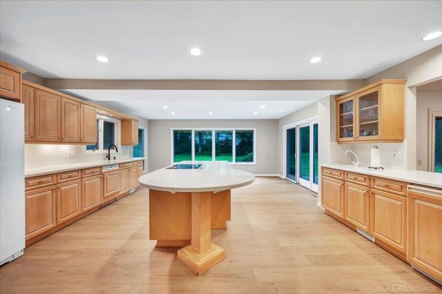 2710 Timberwyck Trail Drive, Troy, MI 48098