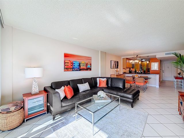 13 Royal Palm Way 101, Boca Raton, FL 33432