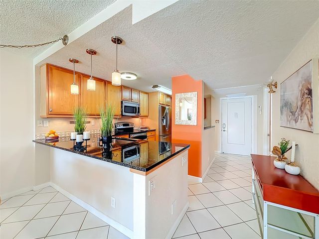 13 Royal Palm Way 101, Boca Raton, FL 33432