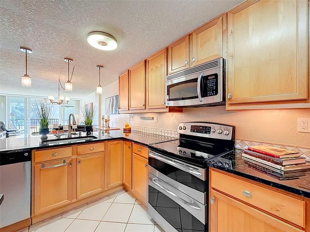 13 Royal Palm Way 101, Boca Raton, FL 33432