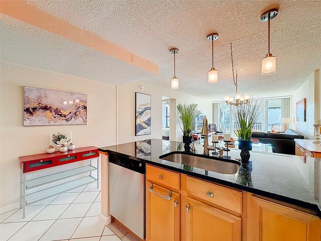 13 Royal Palm Way 101, Boca Raton, FL 33432