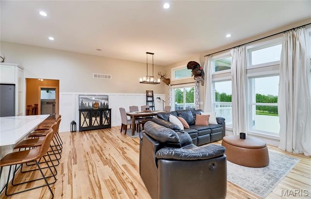 106 Charlie Road, Troy, MO 63379