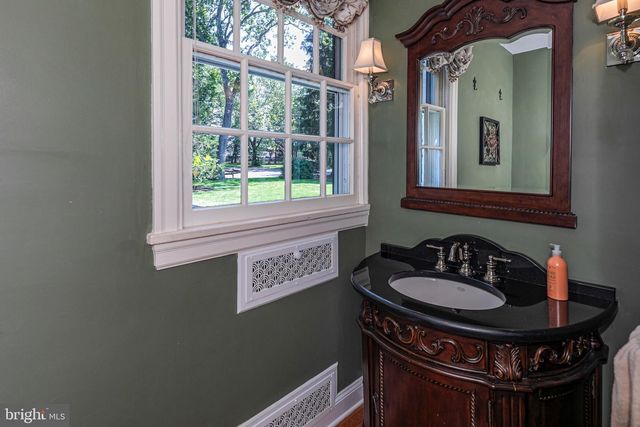 15 W LONG DR, Lawrenceville, NJ 08648