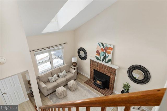 904 OLD RIVER WAY CT, Sterling, VA 20164