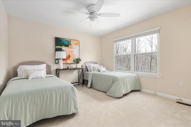 904 OLD RIVER WAY CT, Sterling, VA 20164