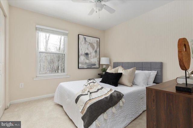 904 OLD RIVER WAY CT, Sterling, VA 20164